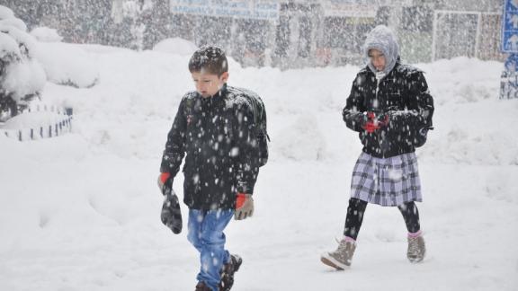 Yoğun Kar Yağışından Dolayı Bismil İlçemiz Sınırları Dahilindeki Resmi-Özel Tüm Okullar Bir Gün Tatil