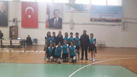 Bismil Anadolu Lisesi Kız Futbol ve Kız Voleybol takımlarının Başarısı