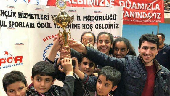 Ulutürk Ortaokulu Satranç Takımı Diyarbakır İL 2. oldu.