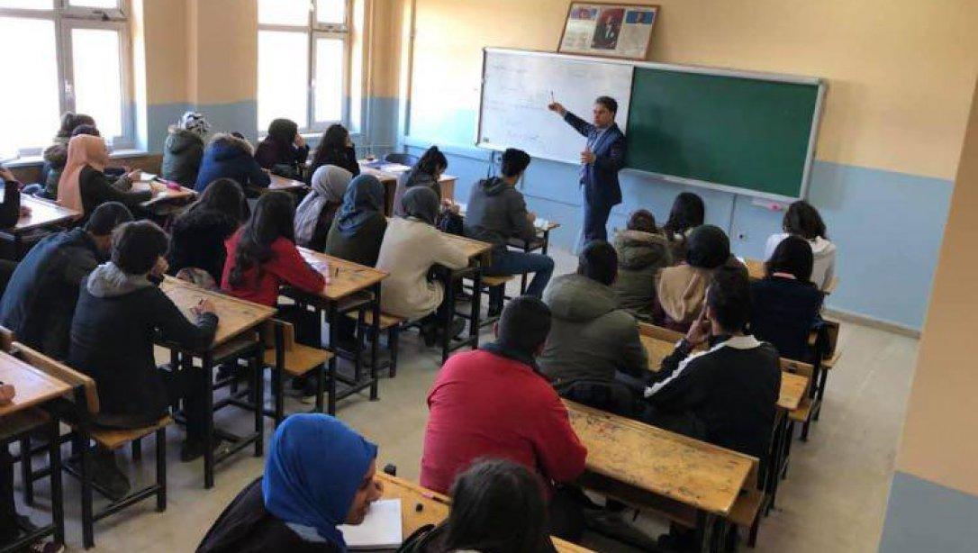 Bismil İlçe Milli Eğitim Müdürü Aydın AK Bismil Anadolu Lisesinde Matematik Derslerinde