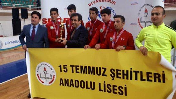 BİSMİL İLÇE MİLLİ EĞİTİMİ OKUL SPORLARINDA BAŞARIYA DOYMUYOR